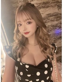 ボリューム感のある巻き髪